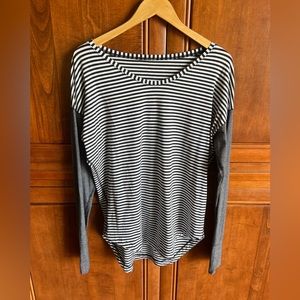 Lululemon weekend long sleeve